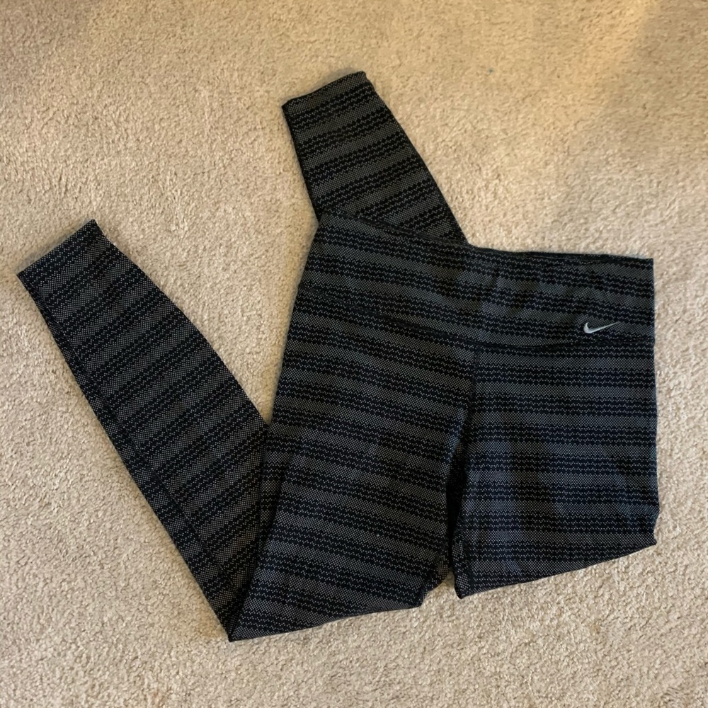 NEW Women’s Nike Leggings Medium